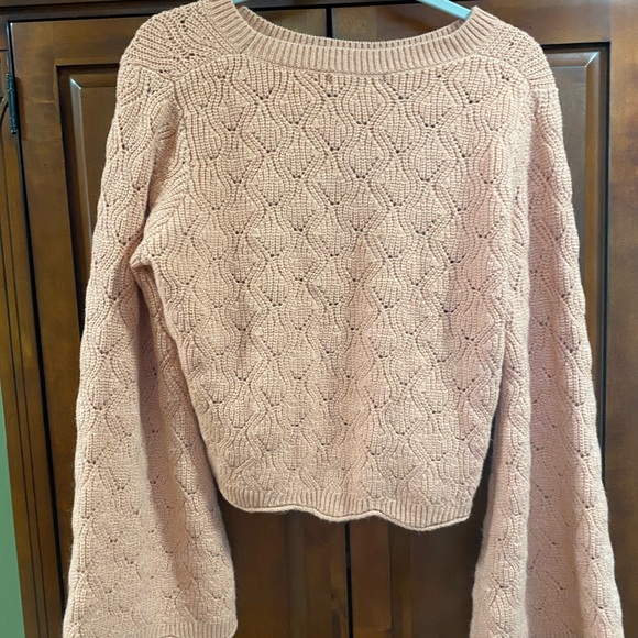 Women’s Lulu’s sweater color light peach/cream - Picture 2 of 3
